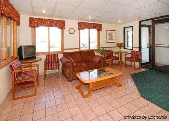 Econo Lodge Traverse City Beltér fotó