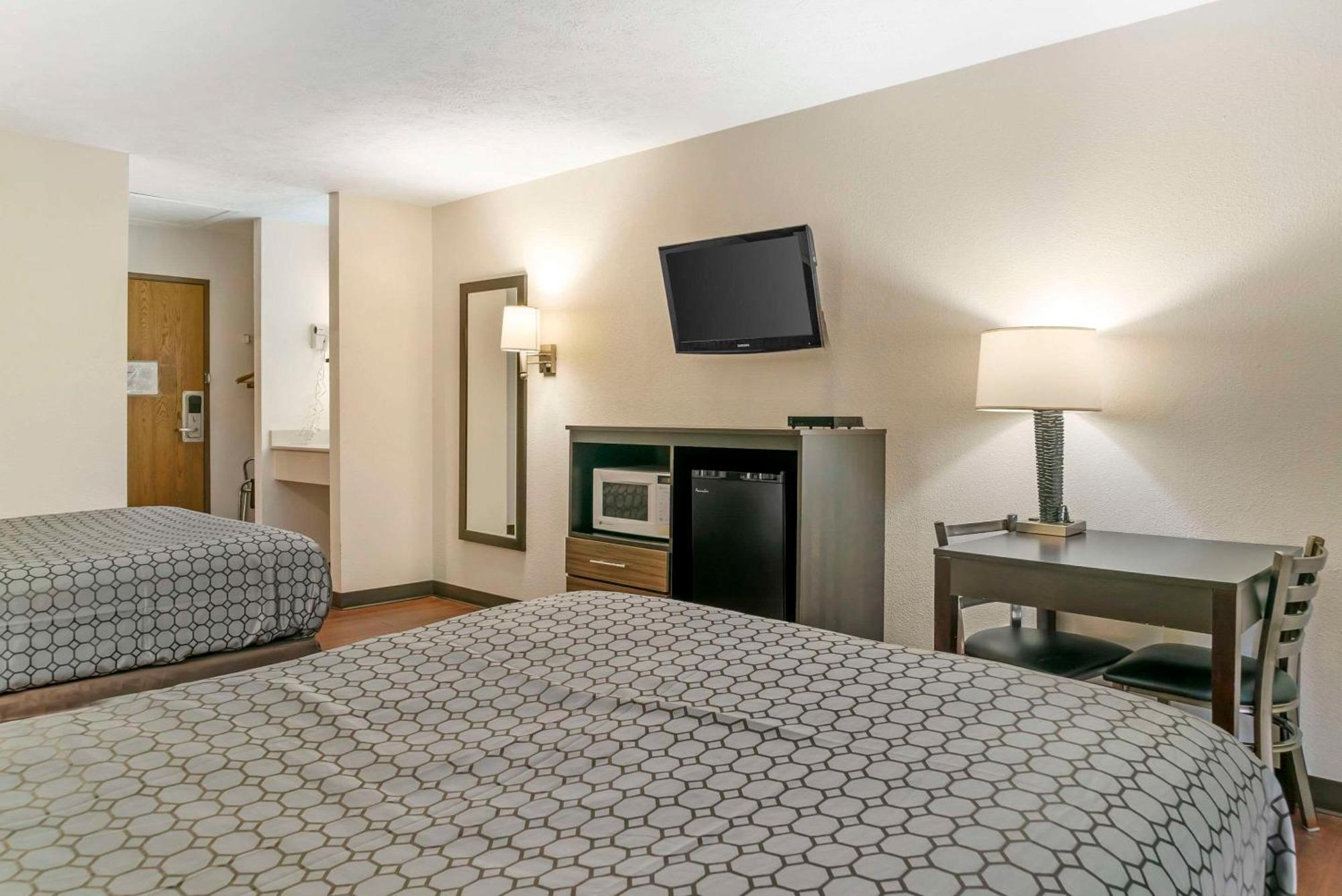 Econo Lodge Traverse City Kültér fotó