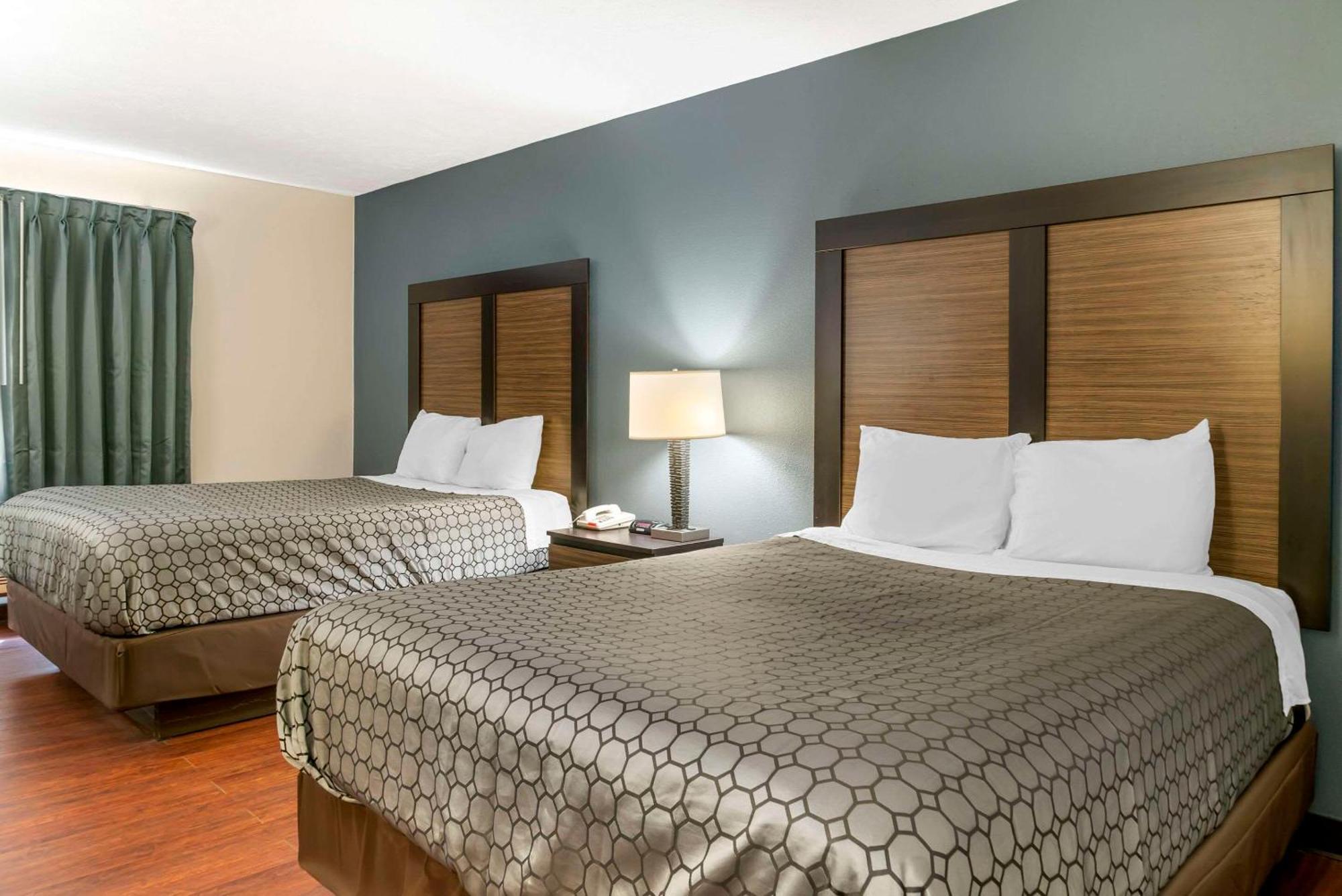 Econo Lodge Traverse City Kültér fotó