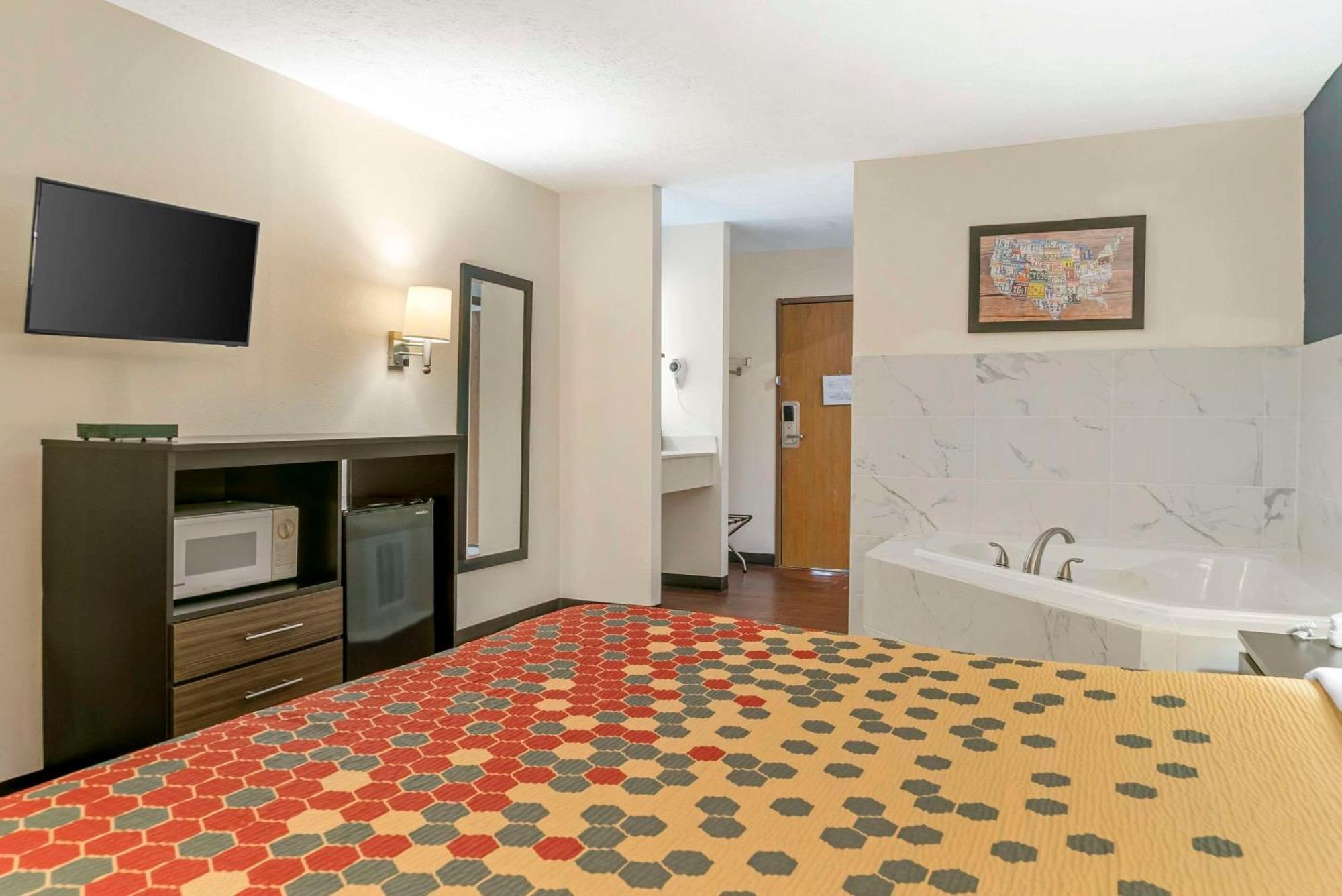Econo Lodge Traverse City Kültér fotó