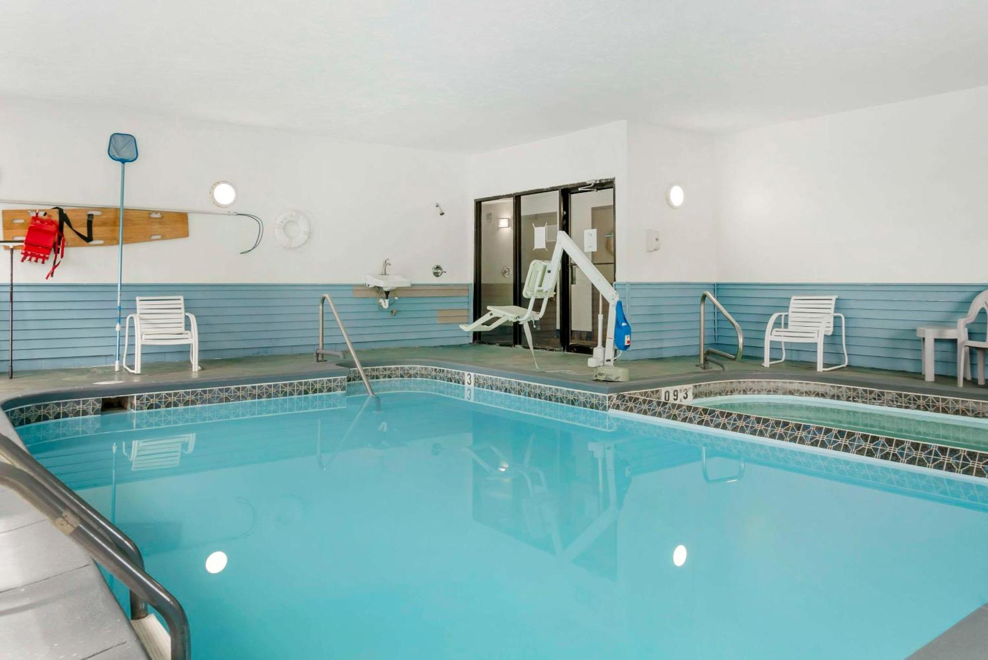 Econo Lodge Traverse City Kültér fotó