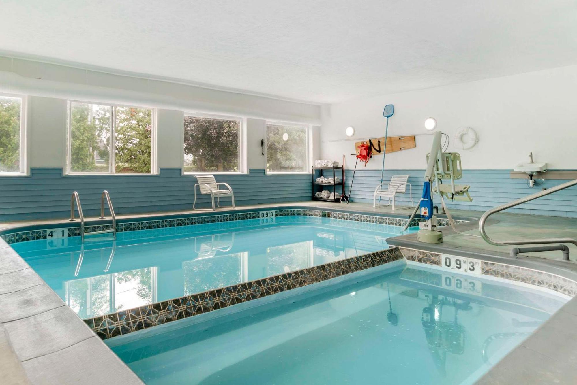Econo Lodge Traverse City Kültér fotó